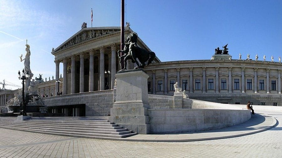 parlament wien oesterreich bundeshauptstadt geocaching ring route track teambuilding outdoor incentive pixabay